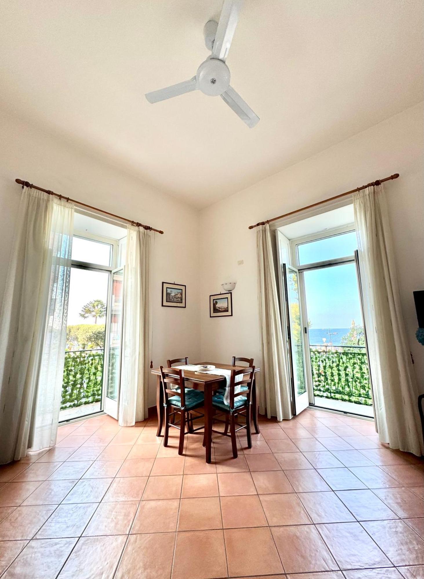 Uno Sguardo Sul Mare Villa ไมยอรี ภายนอก รูปภาพ