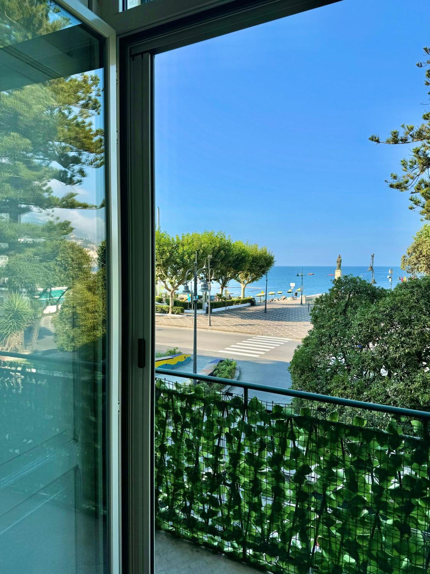 Uno Sguardo Sul Mare Villa ไมยอรี ภายนอก รูปภาพ